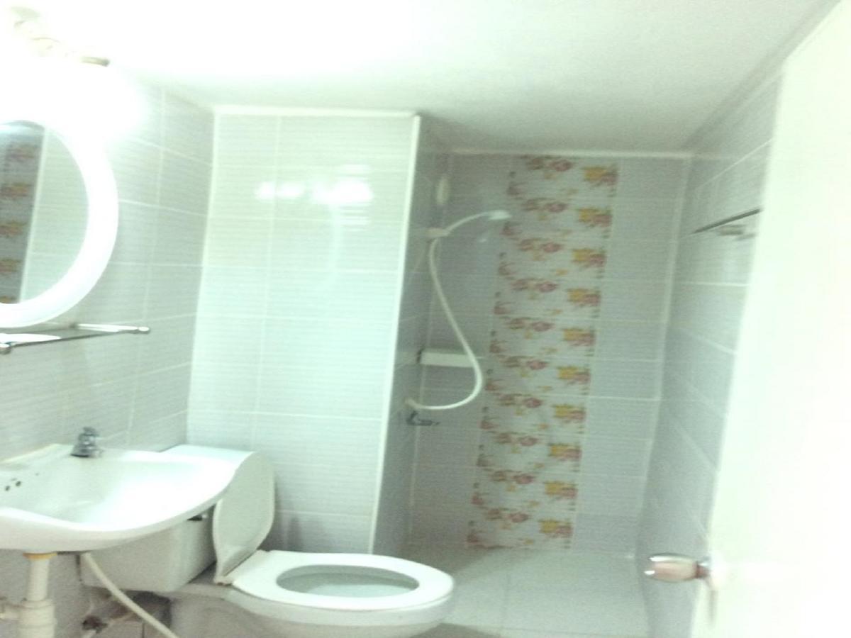 Impact Challenger Muang Thong Thani Service Apartment Бангкок Экстерьер фото